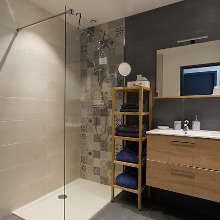 La Batisse Chambres D'hotes Frühstückspension Lavastrie